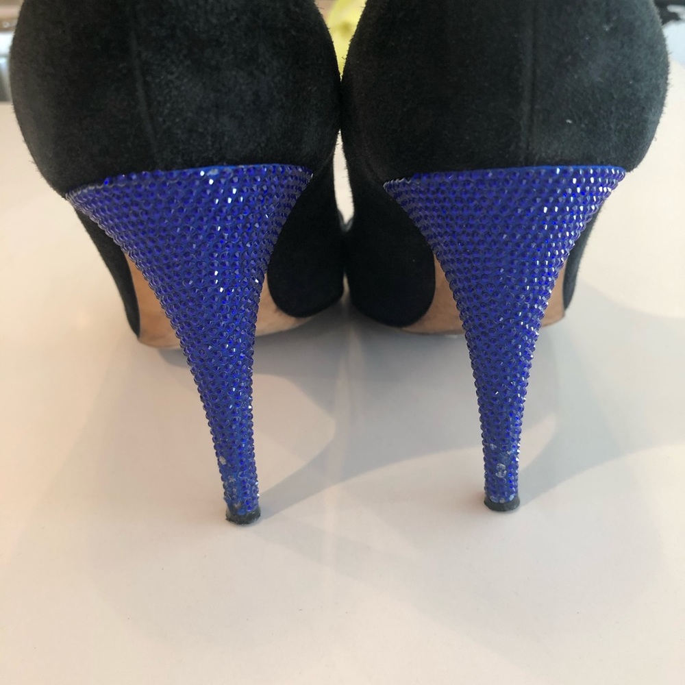 Heels - Picture 3 of 5